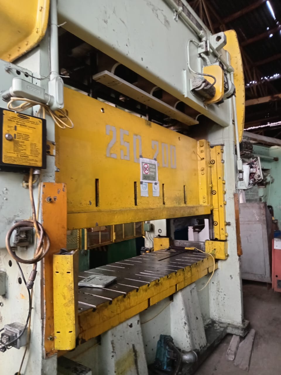 TQ12 PRENSA TROQUELADORA